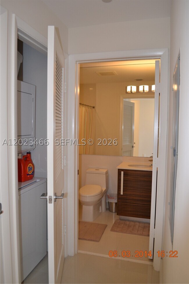 Building Photo - 2020 N Bayshore Dr