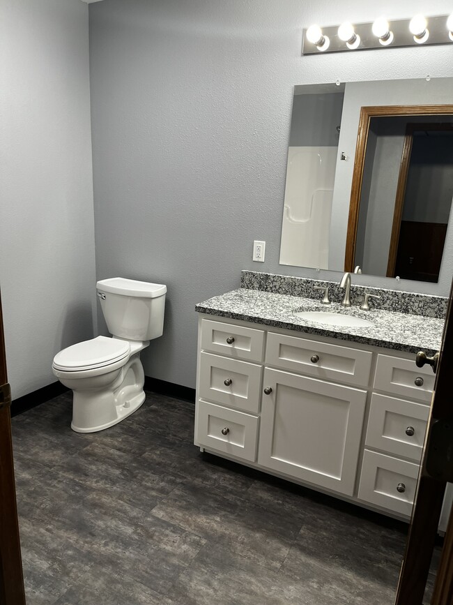 Building Photo - Main Street Lower Apartment