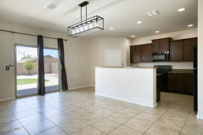 Building Photo - 24633 W Sheraton Ln