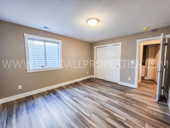 Building Photo - Spacious Waukee Ranch | 4 Bedrooms | 3-Car Garage | Finished Basement