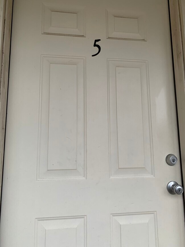 Building Photo - 125 W 9th Ave