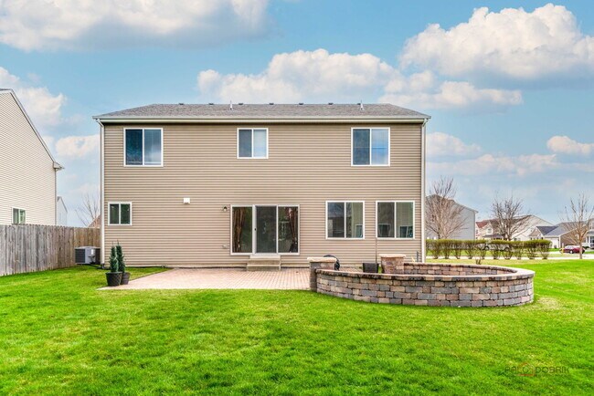 Building Photo - 202 Minuet Cir