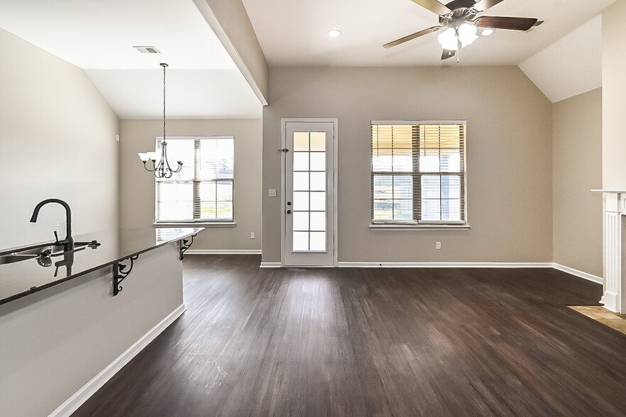 Building Photo - 75 Briar Hollow Ln