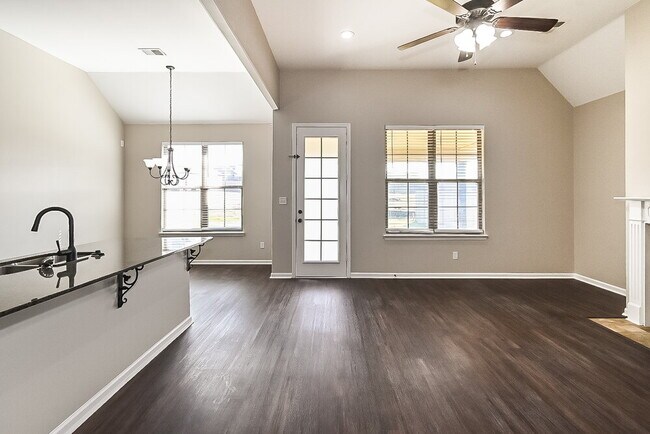 Building Photo - 75 Briar Hollow Ln