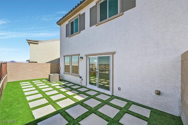 Building Photo - 366 Rosefinch St