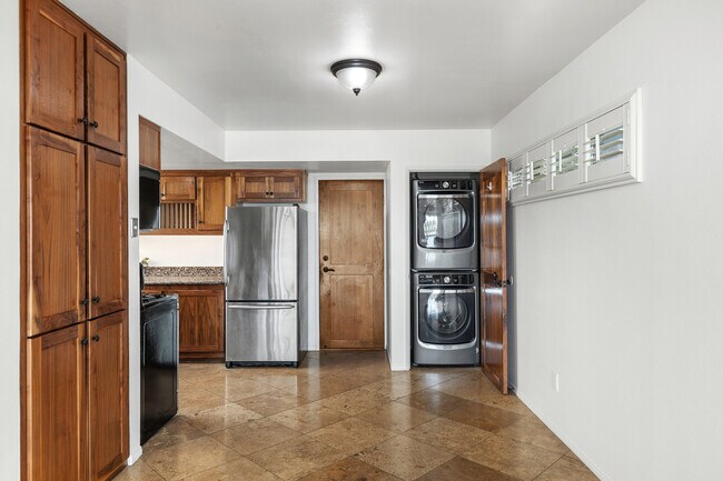 Laundry - 2461 Geranium St