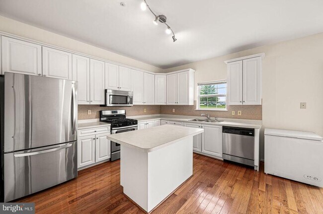 Building Photo - 713 Whitetail Cir