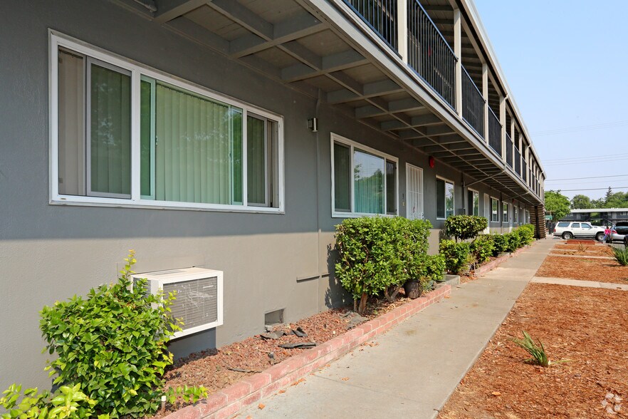 Sur Apartments At 2927 Marconi Sacramento Ca Apartment Finder