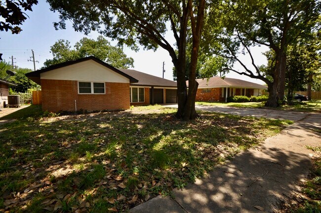 Building Photo - 7634 Wynlea St