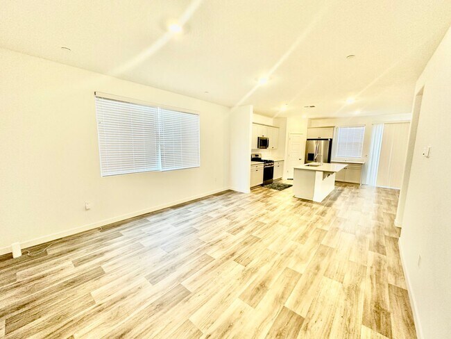 Building Photo - Newly-Built NextGen 5 bed 3.5 bath Lennar ...