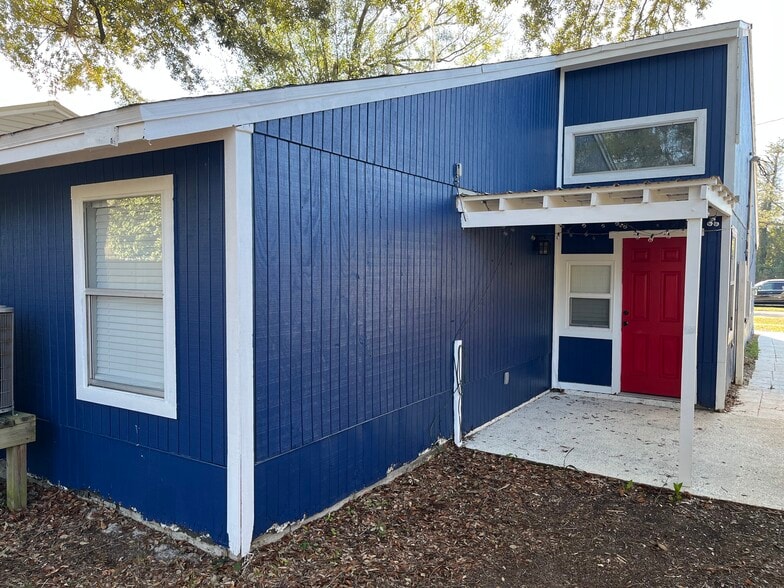 Building Photo - 4523 Aster St
