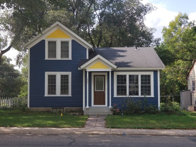 Building Photo - 1403 2nd St