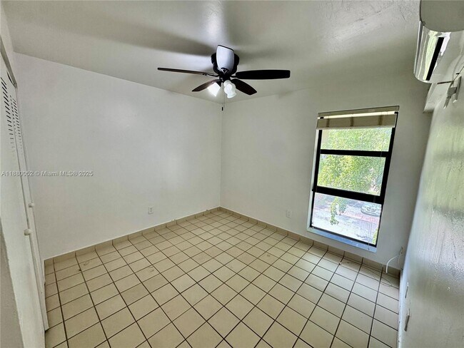 Building Photo - 1600 S Le Jeune Rd