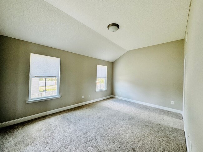 Building Photo - BEAUTIFUL 3 BED/2 BATH HOME IN GRIFFIN PARK!