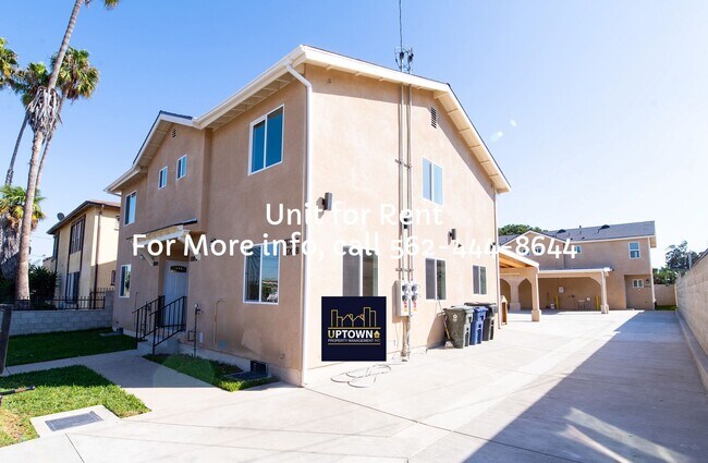 Building Photo - Townhome - 3 Bedrooms-2.5 Baths - Los Angeles
