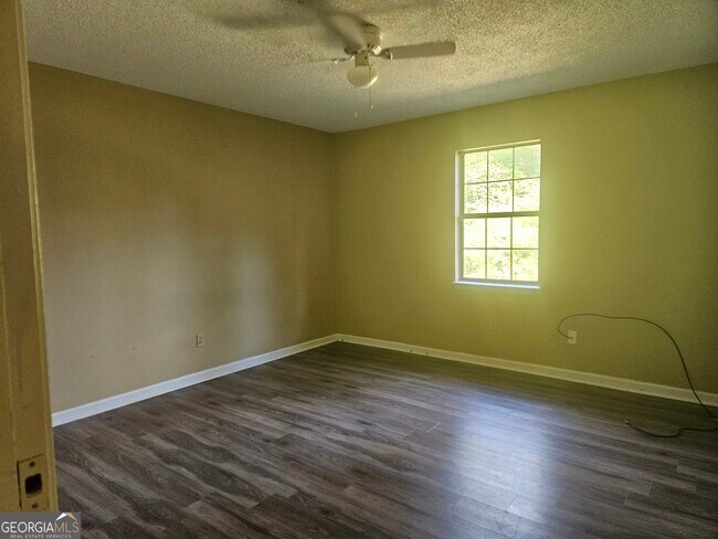 Building Photo - 818 Robin Hood Trail