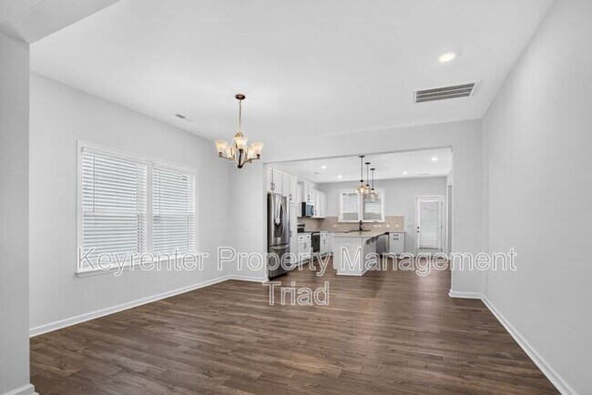 Building Photo - 3012 Highlander Pt