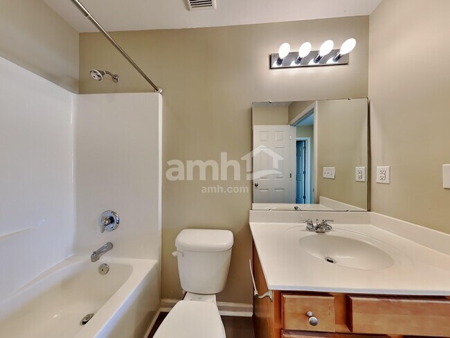 Building Photo - 241 Emerald Isle Dr