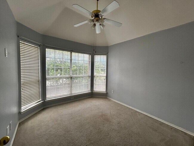 Building Photo - Spacious Home in BISD