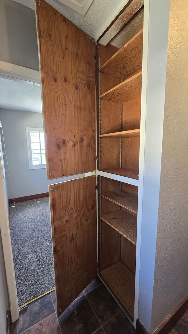 Building Photo - Charming 1 Bedroom Home with Large Yard & Garage