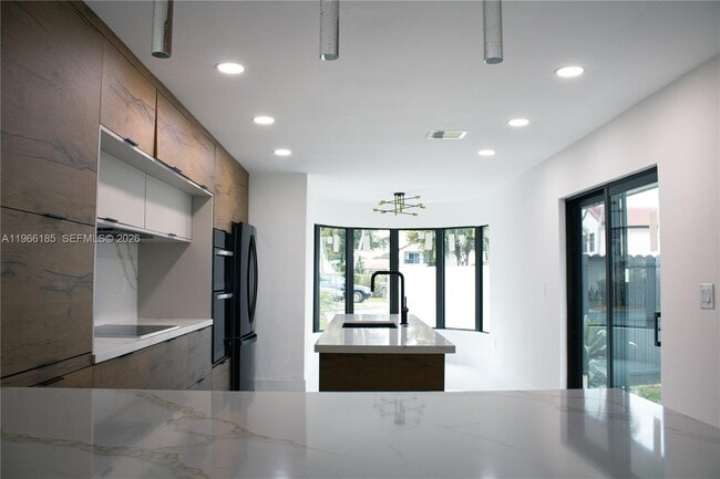 Building Photo - 10433 SW 118th Ct