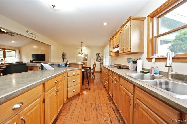 Building Photo - 922 Pletcher Rd