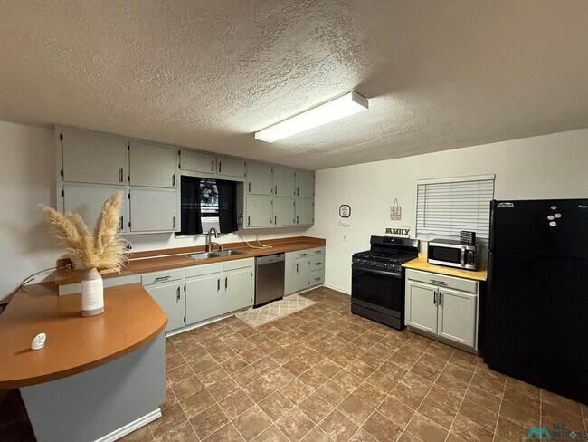 Building Photo - 2805 N Brand Dr