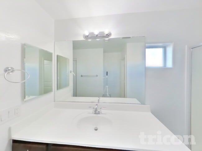 Building Photo - 10336 W Devonshire Ave