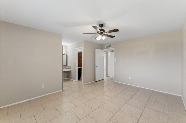 Building Photo - 16958 Jenikay St