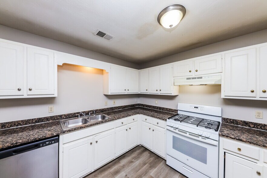 Building Photo - 350 Anna Ave