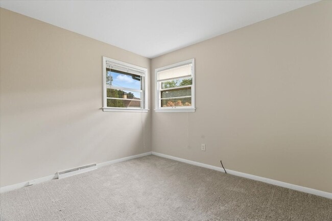 Building Photo - 2124 Burr Oak Ln