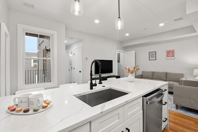 Building Photo - 174 W Seventh St