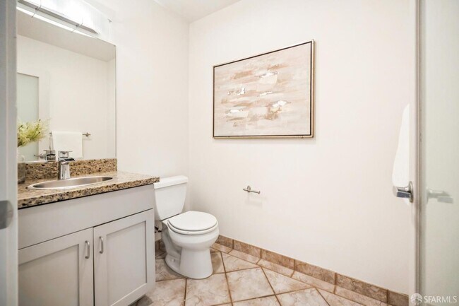 Building Photo - 142 Russ St