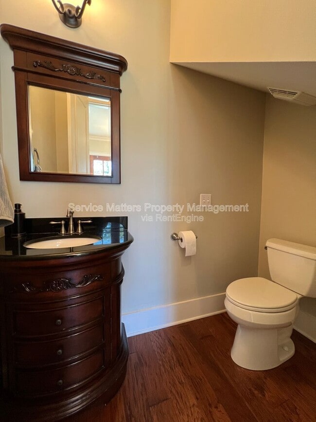 Building Photo - 1417 E Maxwell St