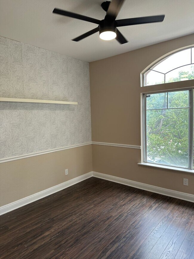 Building Photo - Centrally Located 2 Bedroom & 2 Bathroom Townhome w/ Garage in Cabo Bahia Community