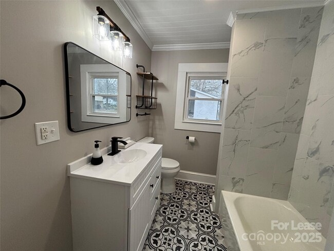 Building Photo - 410 Gann St