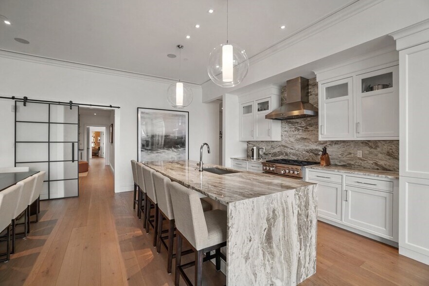 Building Photo - 32 Derne St