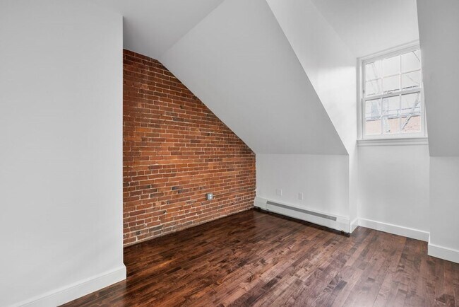 Building Photo - 32 Hancock St