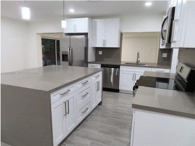 Building Photo - 1030 SW 96th Ave