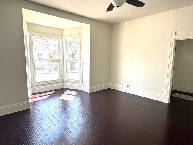 Building Photo - Historic Home for Rent in Downtown Siloam
