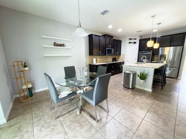 Building Photo - 14823 Golden Sunburst Ave