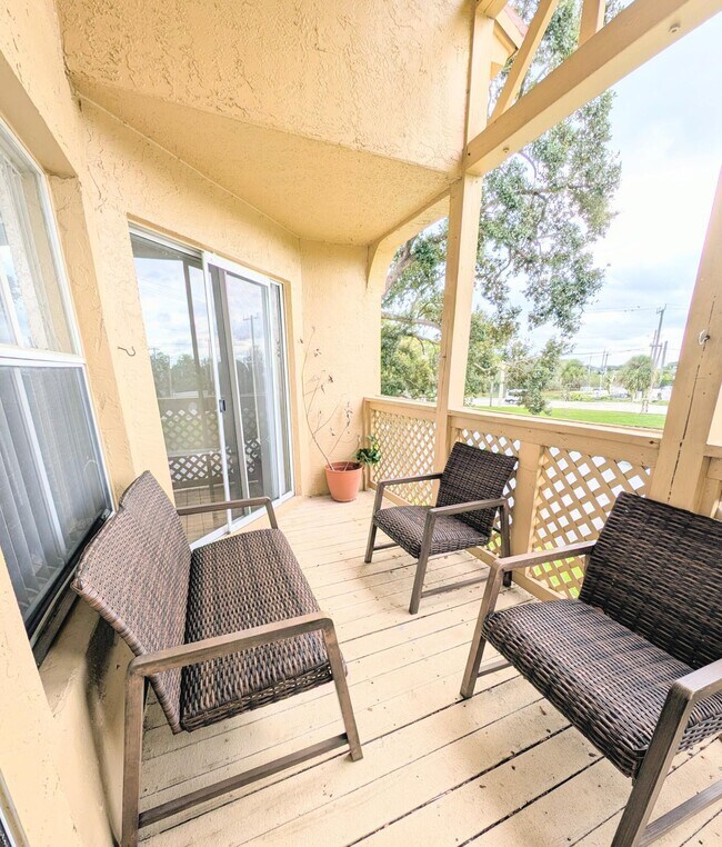 Building Photo - 4863 Via Palm Lakes