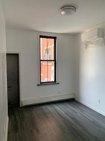 Building Photo - 1545 Broadway