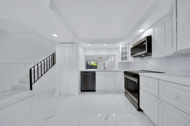 Primary Photo - 10136 NW 41st St
