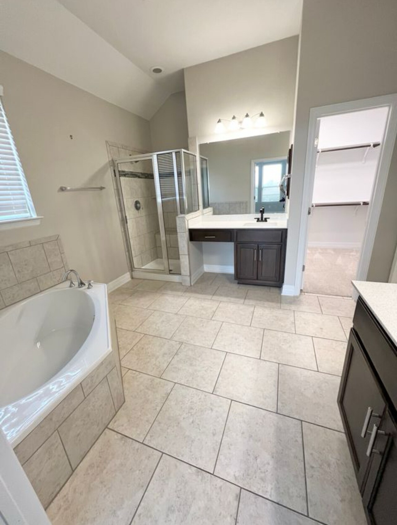 Building Photo - 456 Betony Loop
