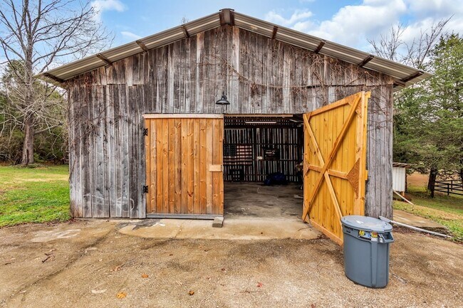 Building Photo - 2475 Rock Springs Cemetery Rd