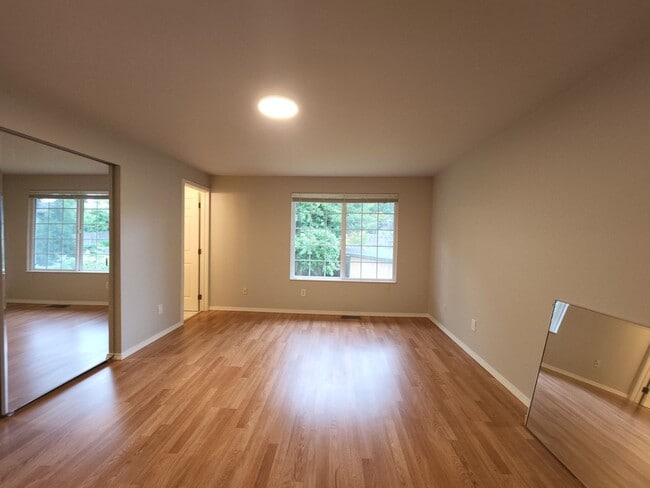 Building Photo - Welcome to your new home in the heart of Juanita!