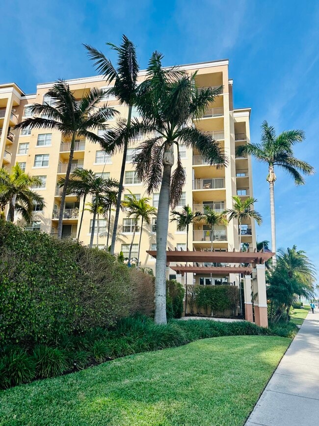 Building Photo - 1801 N Flagler Dr
