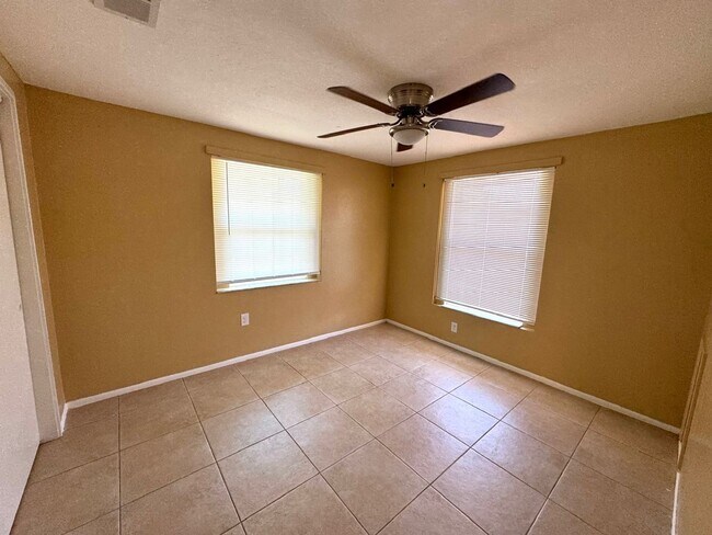 Building Photo - Spacious 2-Bed/2-Bath + Bonus Room Home fo...