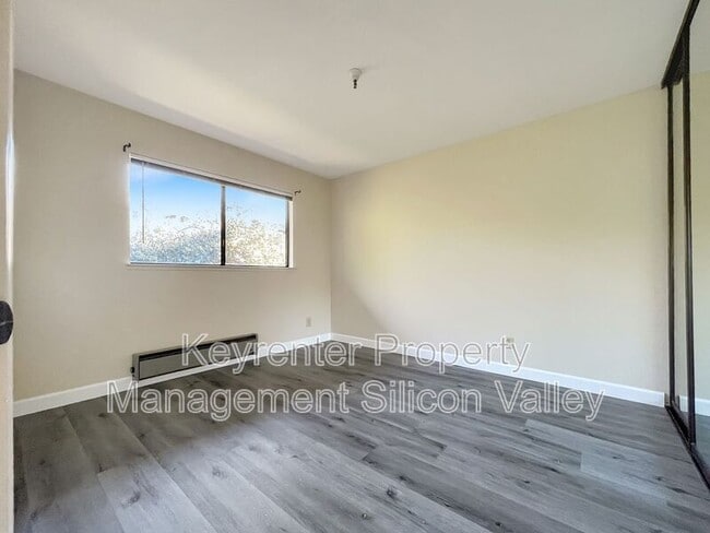 Building Photo - 1568 Willowbrae Ave.